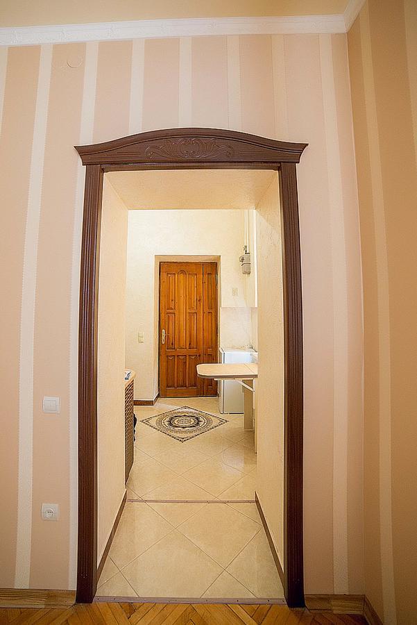 Apartment On Horodotska Street إلفيف المظهر الخارجي الصورة